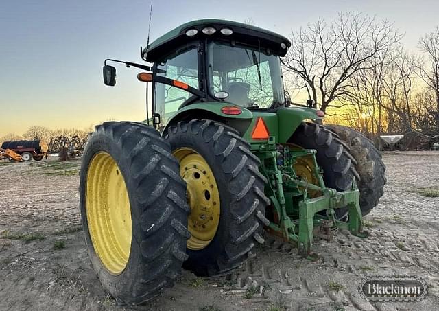 Image of John Deere 8285R equipment image 3