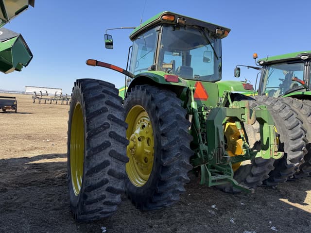 Image of John Deere 8285R equipment image 3