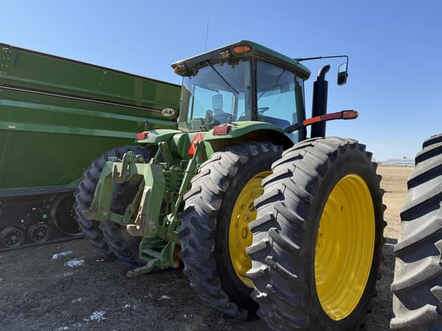 Image of John Deere 8285R equipment image 4