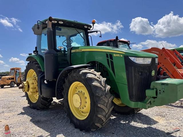 Image of John Deere 8285R equipment image 1