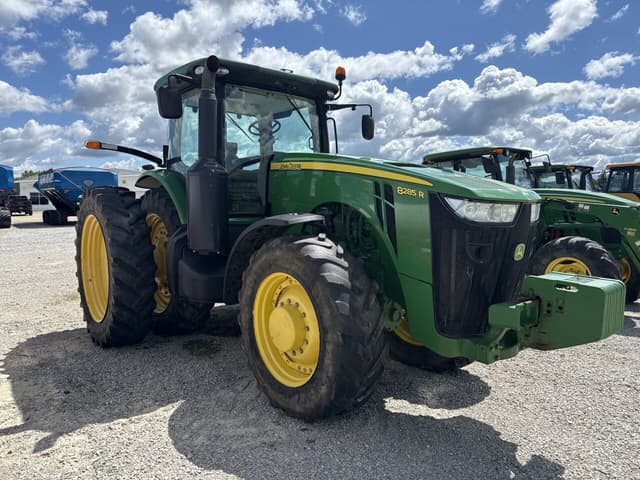 Image of John Deere 8285R equipment image 1