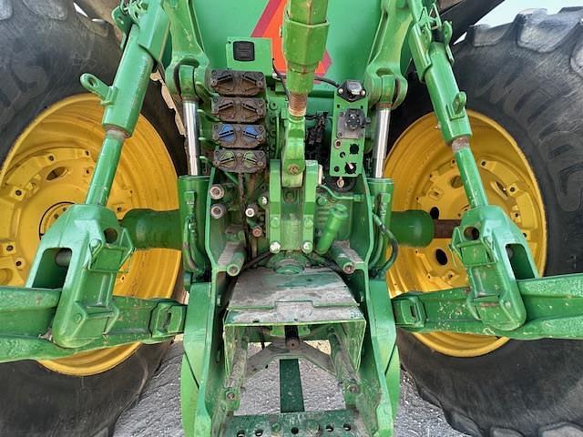 Image of John Deere 8285R equipment image 3