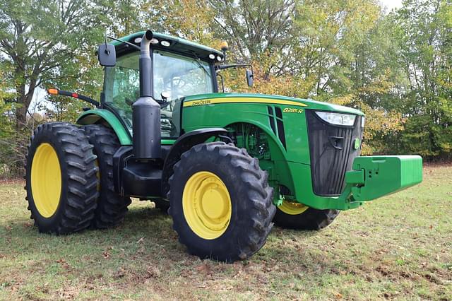 Image of John Deere 8285R equipment image 2