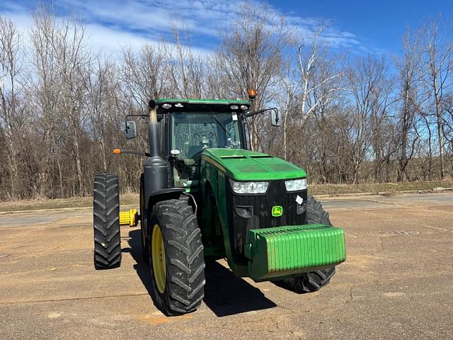 Image of John Deere 8285R equipment image 2