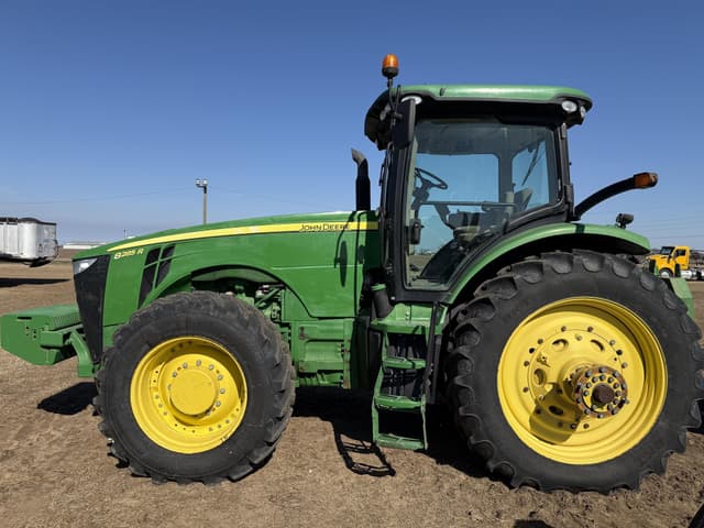 Image of John Deere 8285R equipment image 2