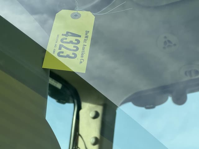 Image of John Deere 8285R equipment image 2