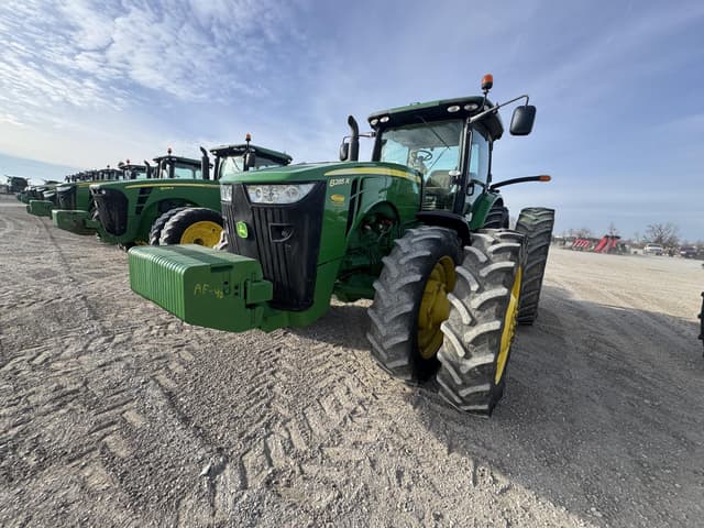 Image of John Deere 8285R equipment image 1