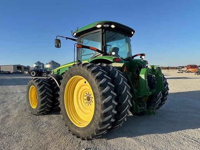 Image of John Deere 8285R equipment image 1