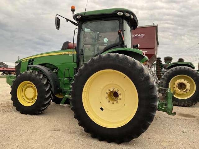 Image of John Deere 8285R equipment image 1