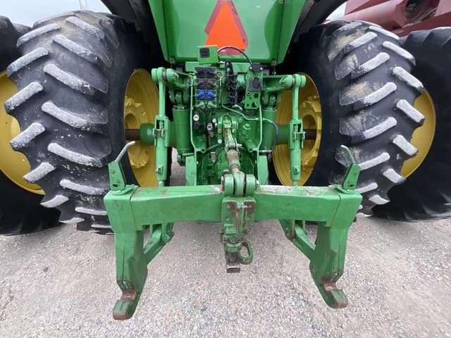 Image of John Deere 8285R equipment image 3