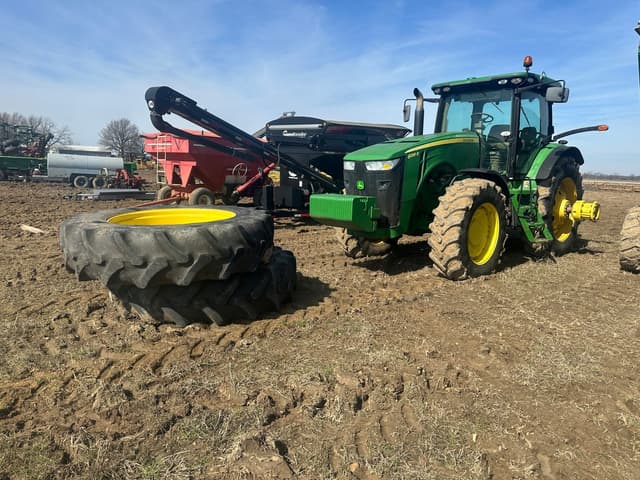 Image of John Deere 8285R equipment image 1