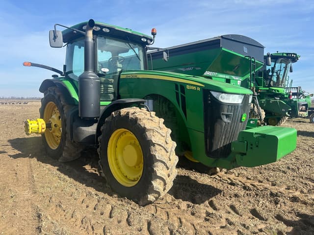 Image of John Deere 8285R equipment image 2
