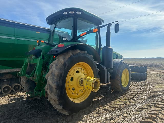Image of John Deere 8285R equipment image 3