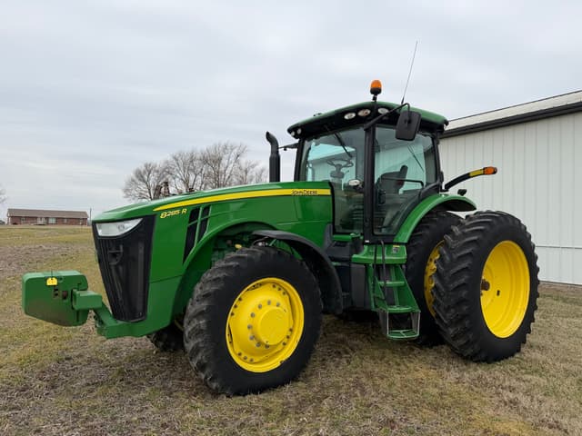 Image of John Deere 8285R equipment image 1