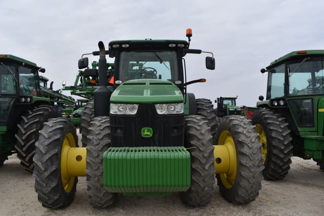 Image of John Deere 8285R equipment image 1