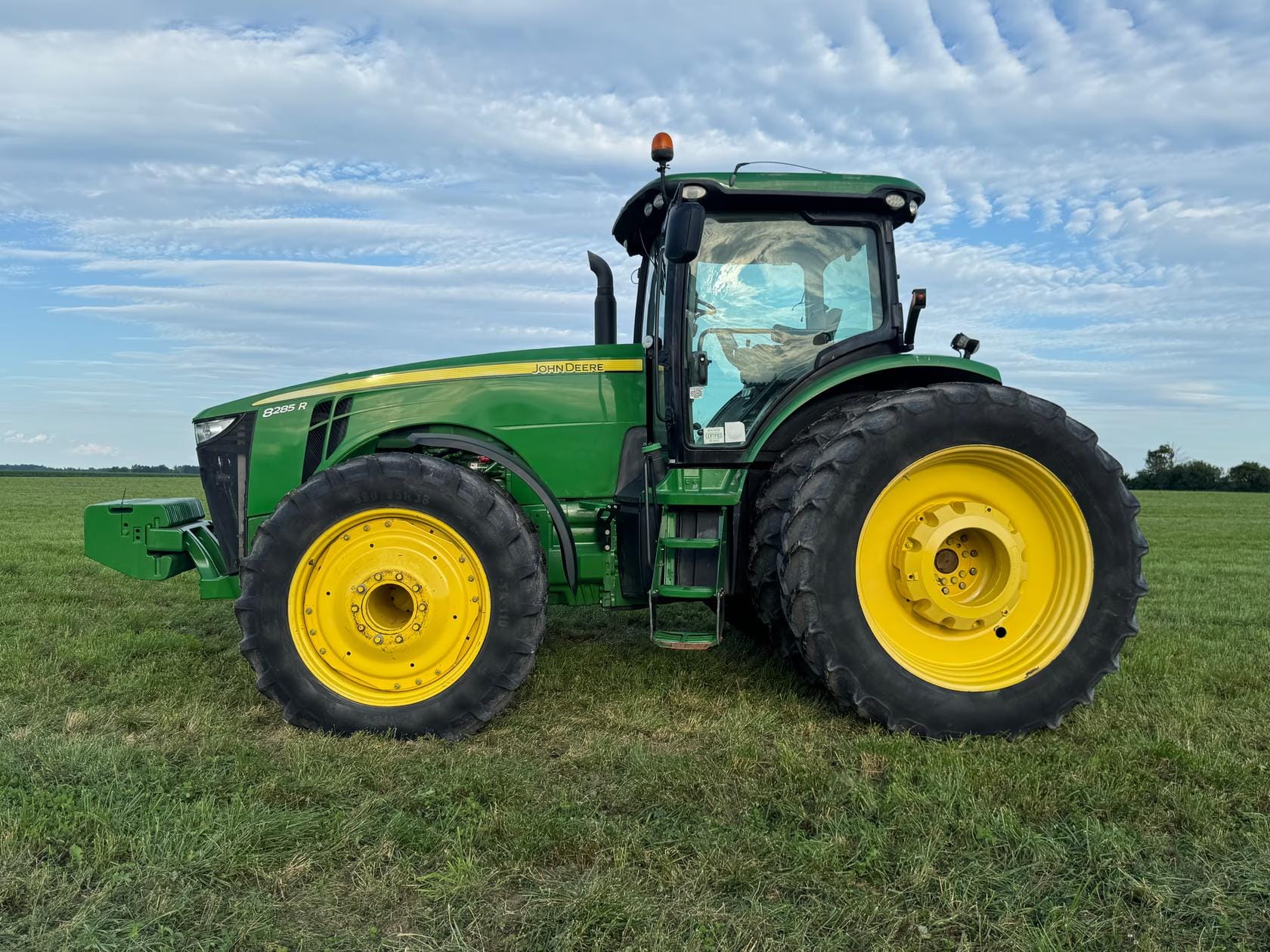 2013 John Deere 8285R Equipment Image0