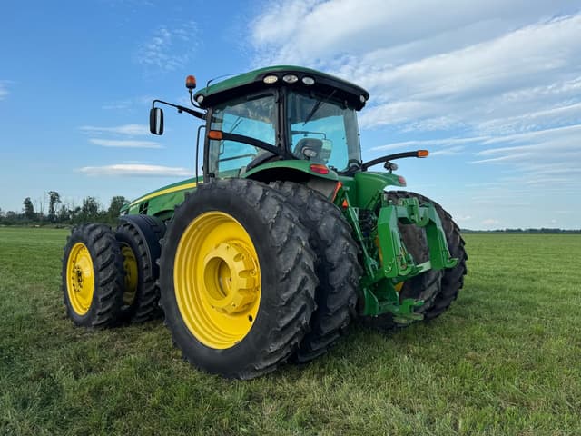 Image of John Deere 8285R equipment image 3