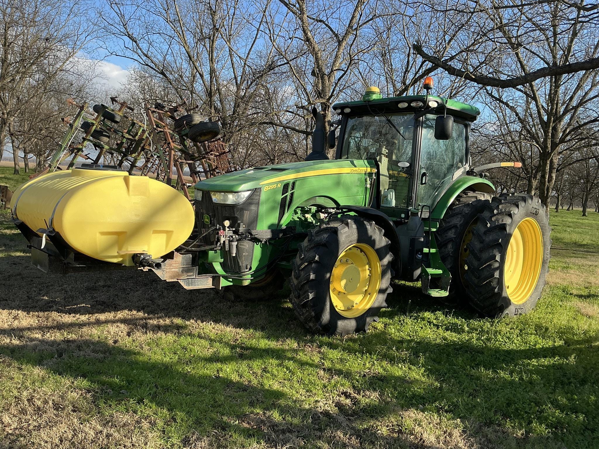 John Deere 8295R Equipment Image0