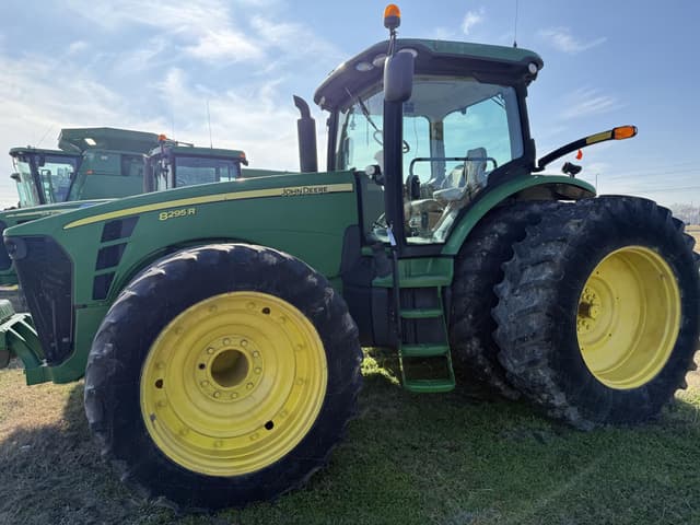 Image of John Deere 8295R equipment image 2
