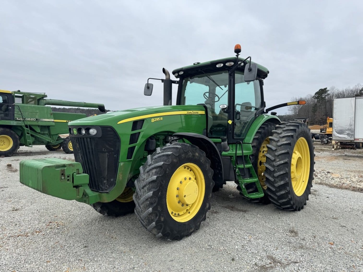 John Deere 8295R Equipment Image0