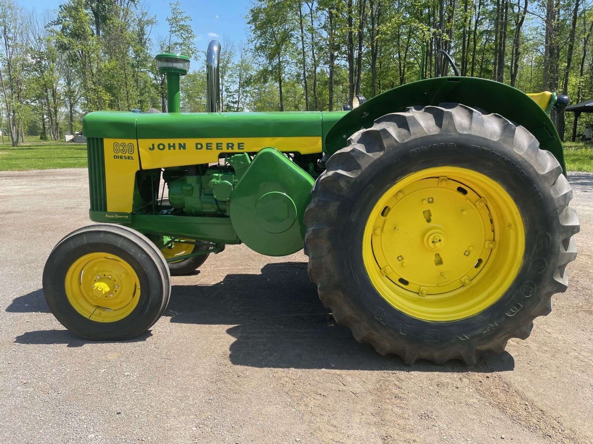 John Deere 830 Equipment Image0