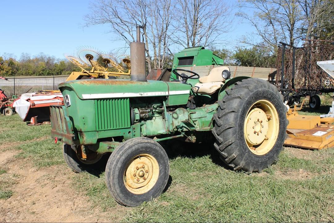 Image of John Deere 830 Primary image