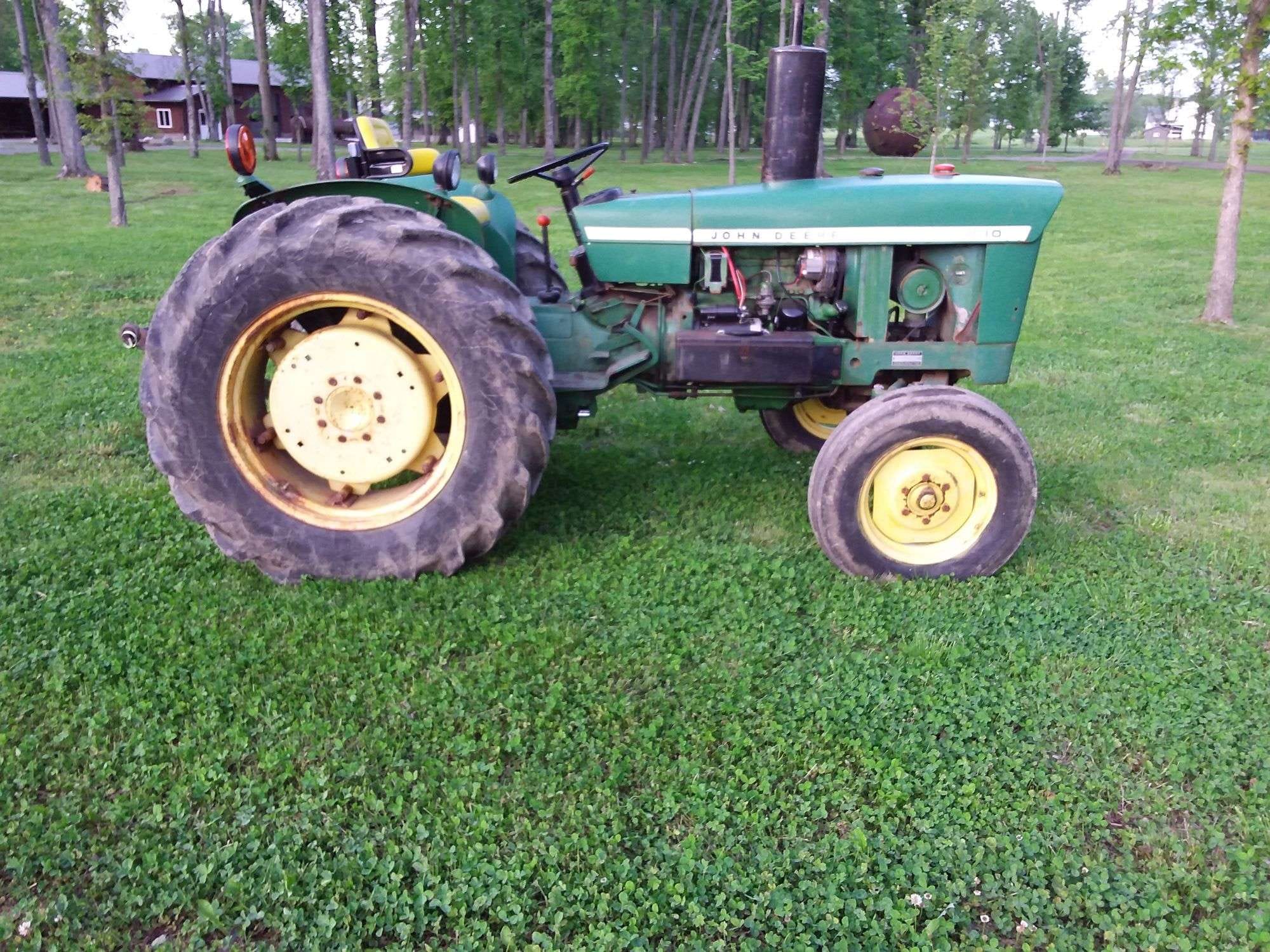 John Deere 830 Equipment Image0