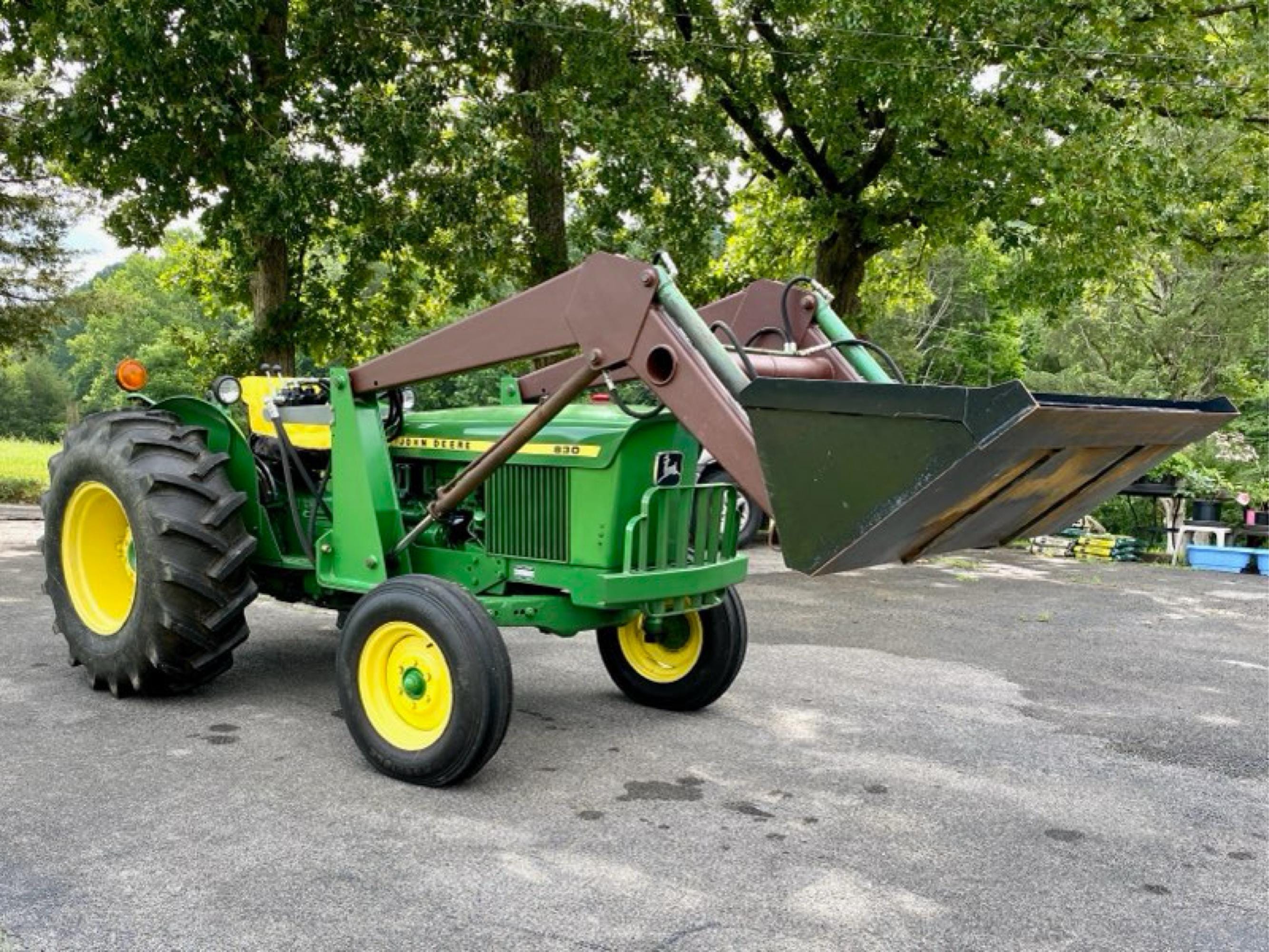Main image John Deere 830