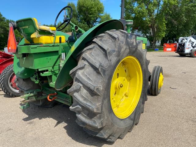 Image of John Deere 830 equipment image 2