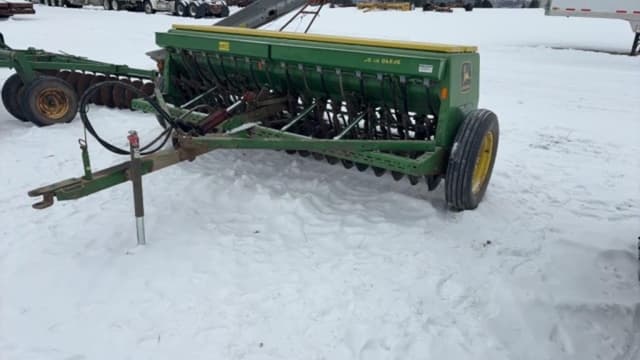 Image of John Deere 8300 equipment image 2