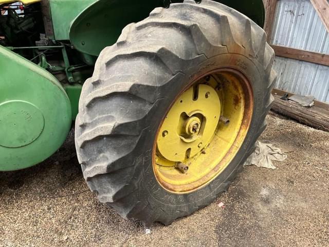 Image of John Deere 830 equipment image 2