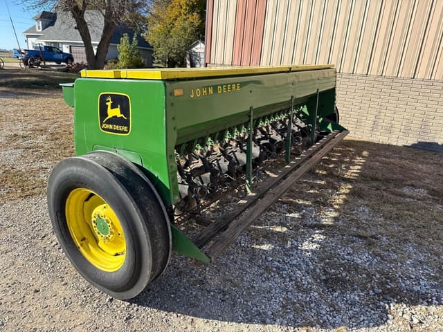 Image of John Deere 8300 equipment image 3