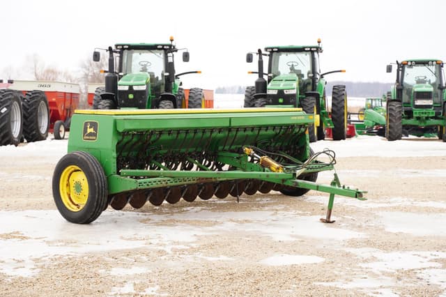 Image of John Deere 8300 equipment image 2