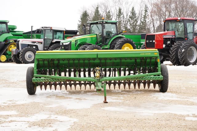 Image of John Deere 8300 equipment image 1