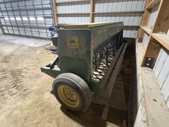 Image of John Deere 8300 equipment image 3