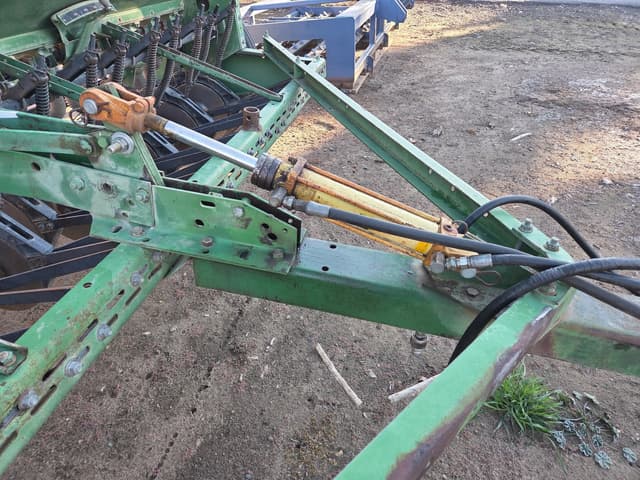 Image of John Deere 8300 equipment image 4