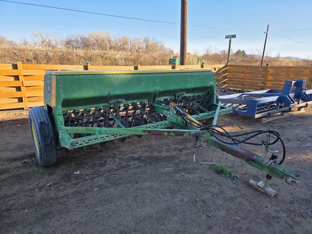 Image of John Deere 8300 equipment image 1