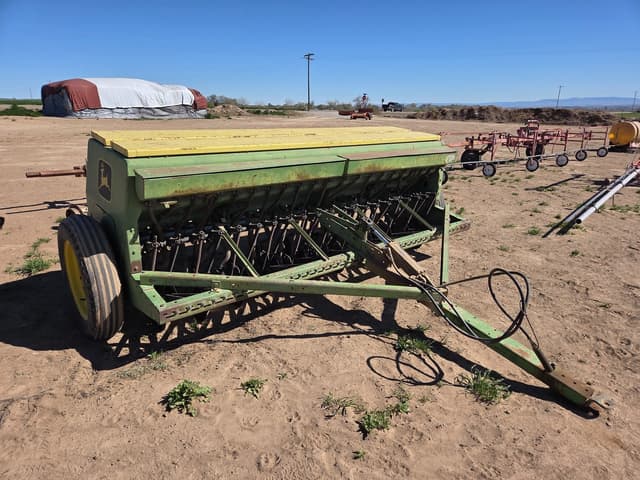 Image of John Deere 8300 equipment image 1