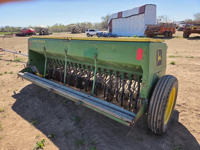 Image of John Deere 8300 equipment image 2