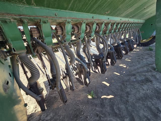 Image of John Deere 8300 equipment image 4