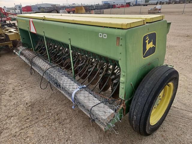 Image of John Deere 8300 equipment image 1