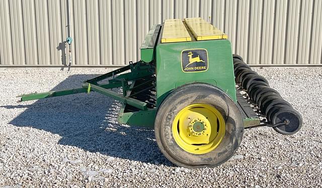 Image of John Deere 8300 equipment image 3