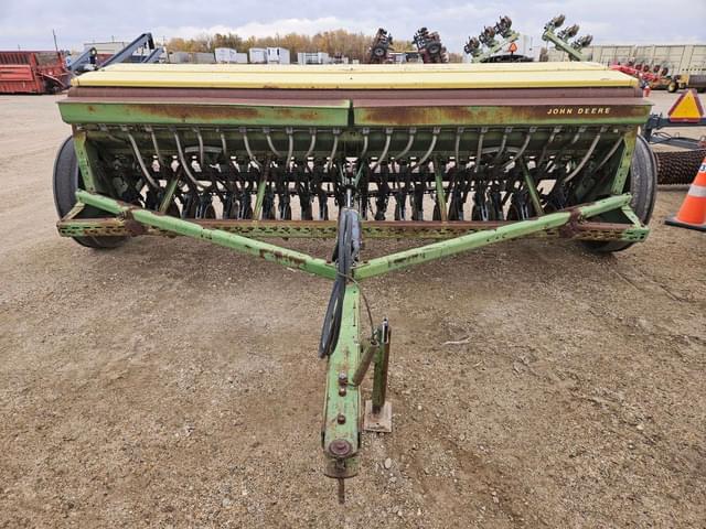 Image of John Deere 8300 equipment image 1