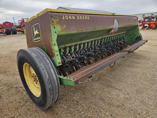 Image of John Deere 8300 equipment image 2
