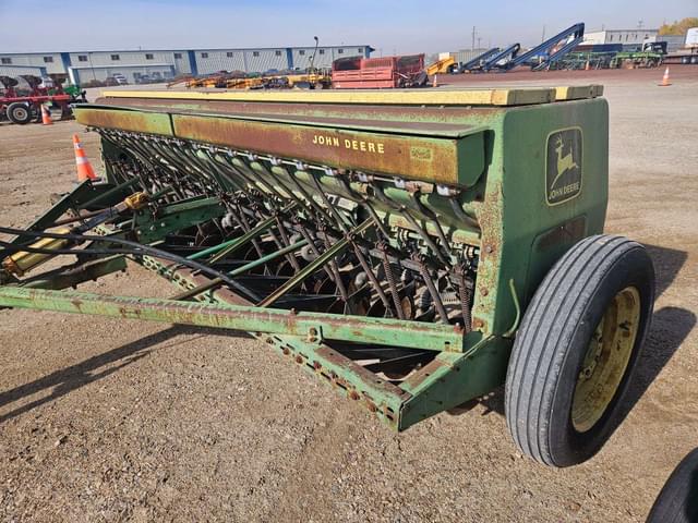 Image of John Deere 8300 equipment image 2