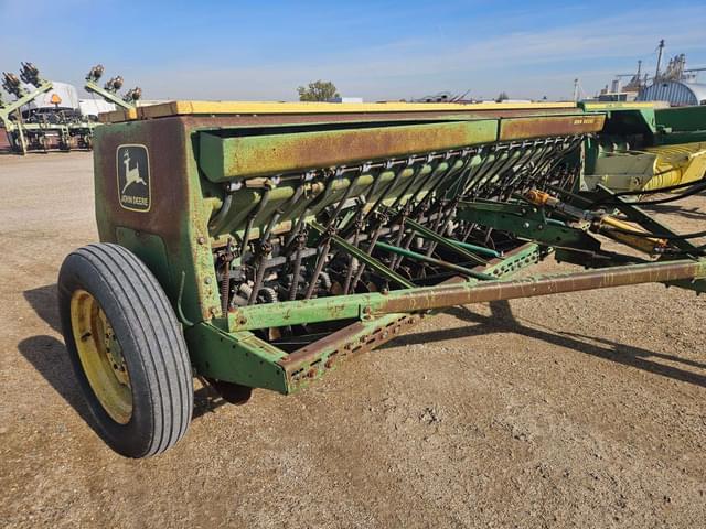 Image of John Deere 8300 equipment image 4