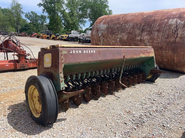 Image of John Deere 8300 equipment image 2