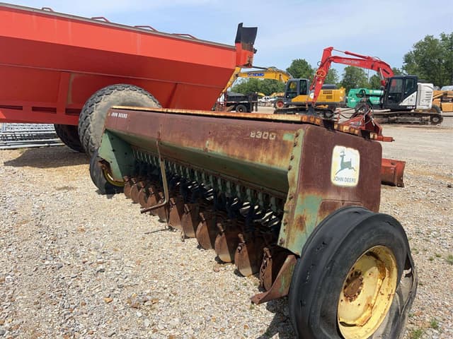 Image of John Deere 8300 equipment image 3