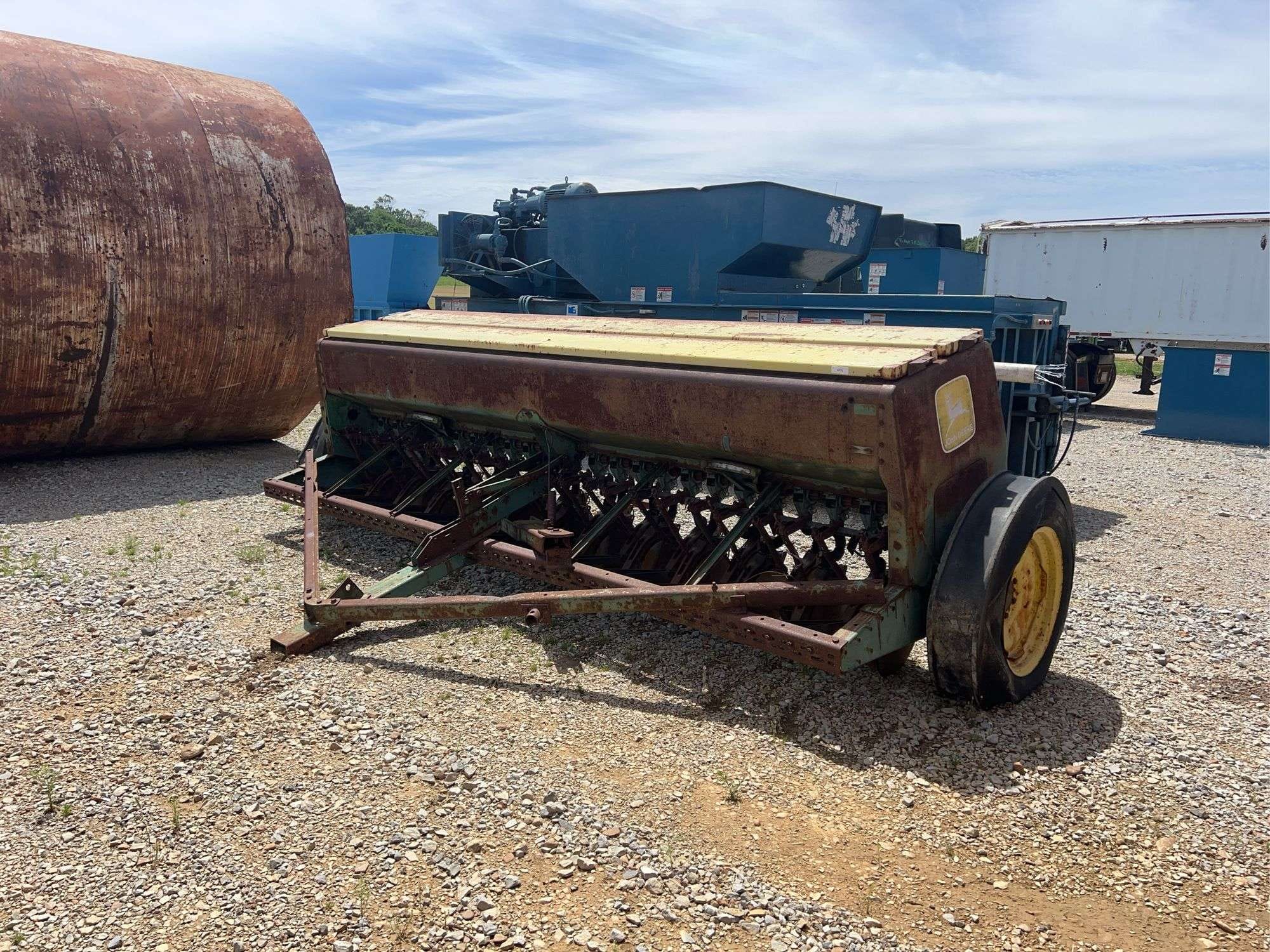 John Deere 8300 Equipment Image0
