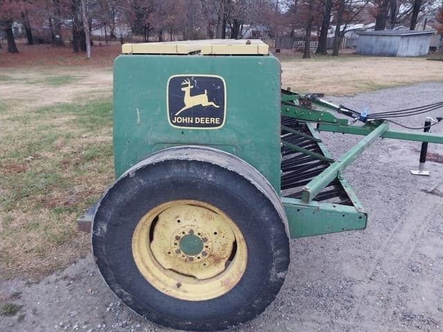 Image of John Deere 8300 equipment image 3